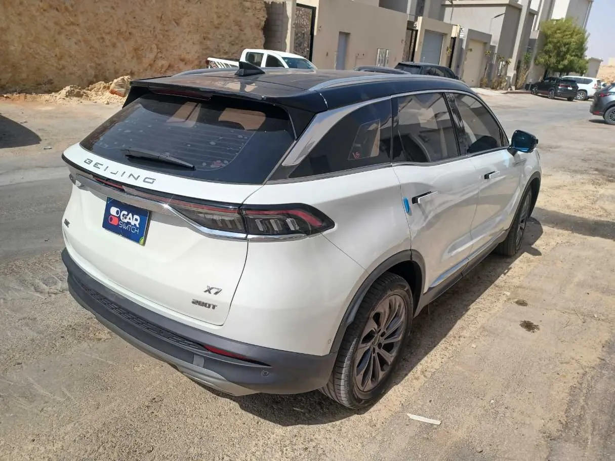 Car image 5