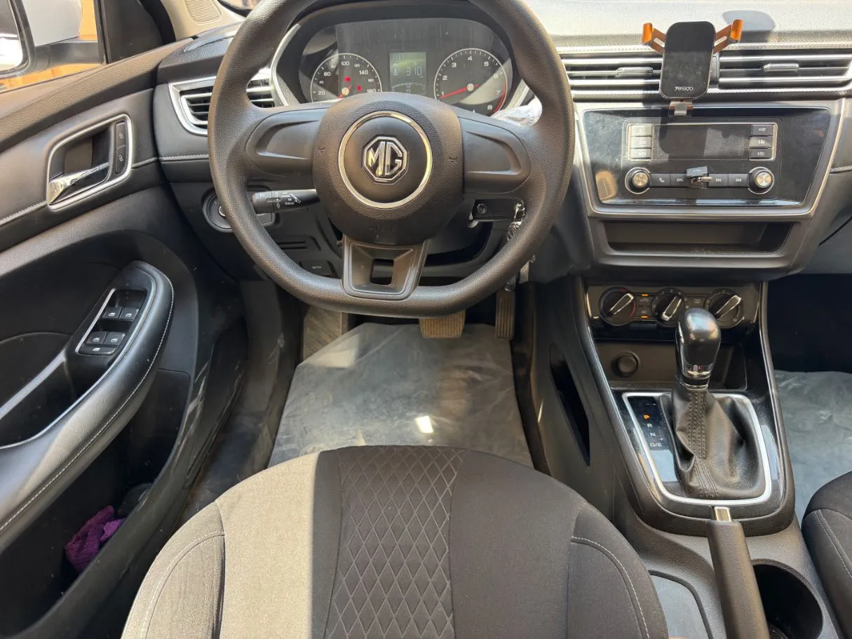Car image 17