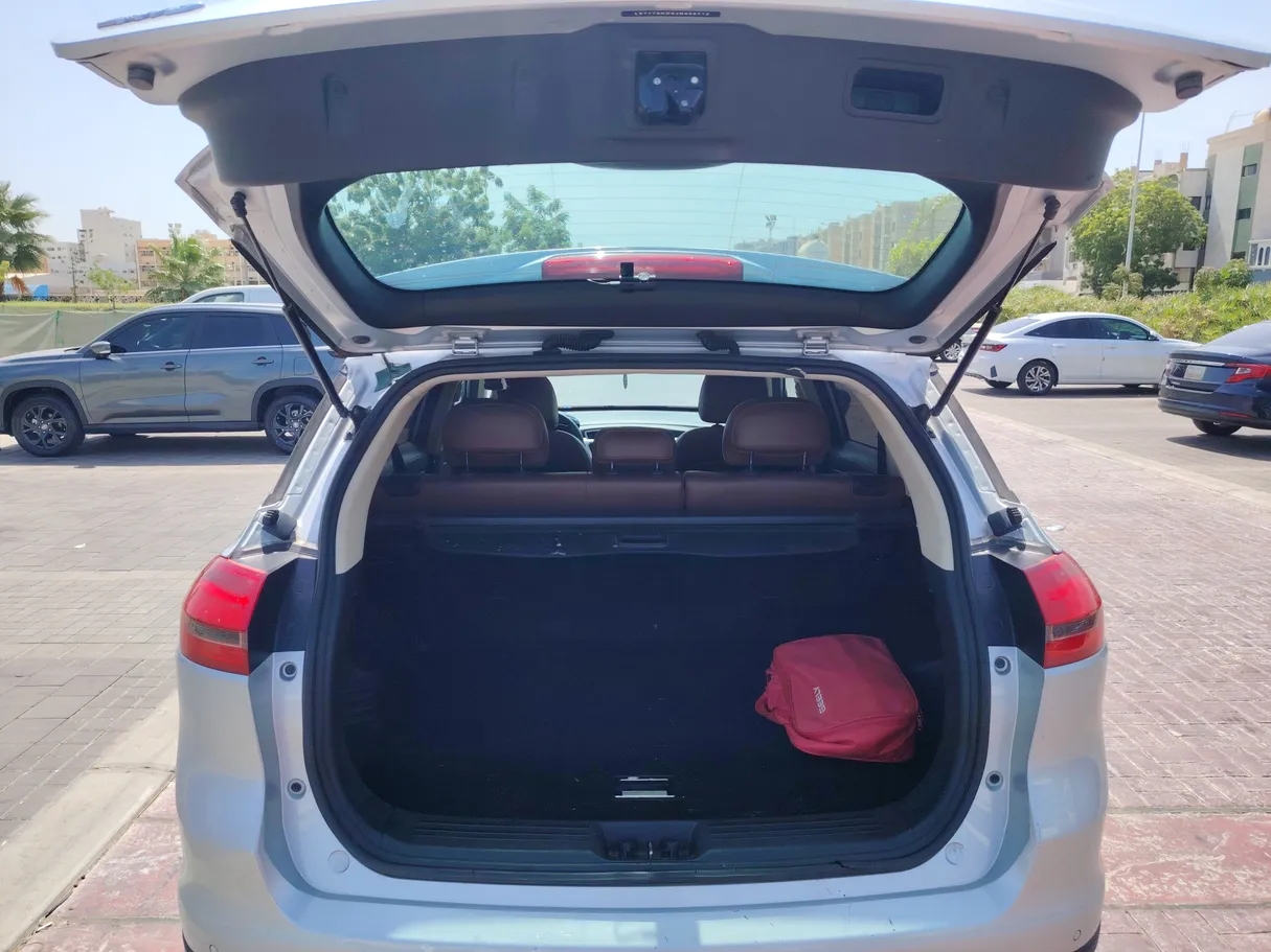 Car image 23