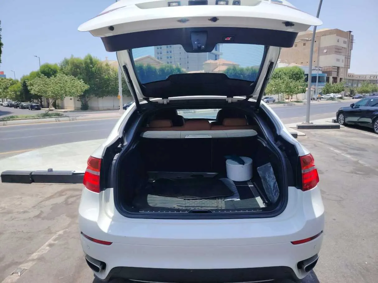 Car image 28