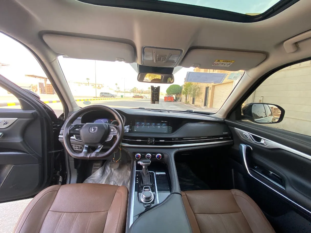Car image 15