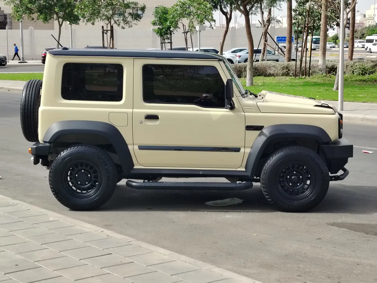 Car image 4