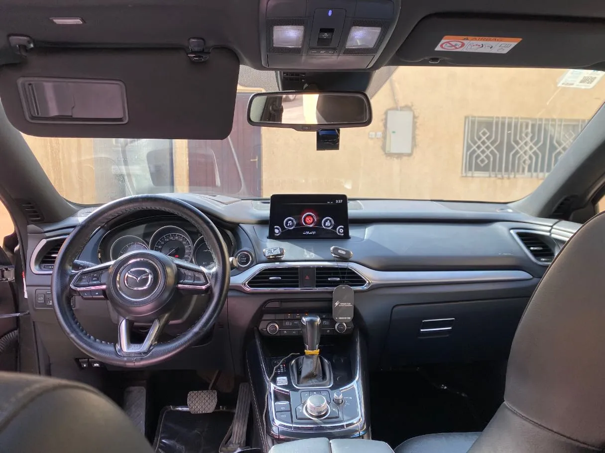 Car image 14