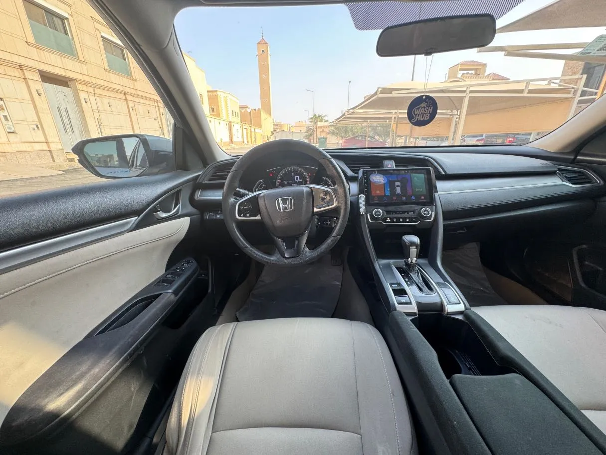 Car image 16