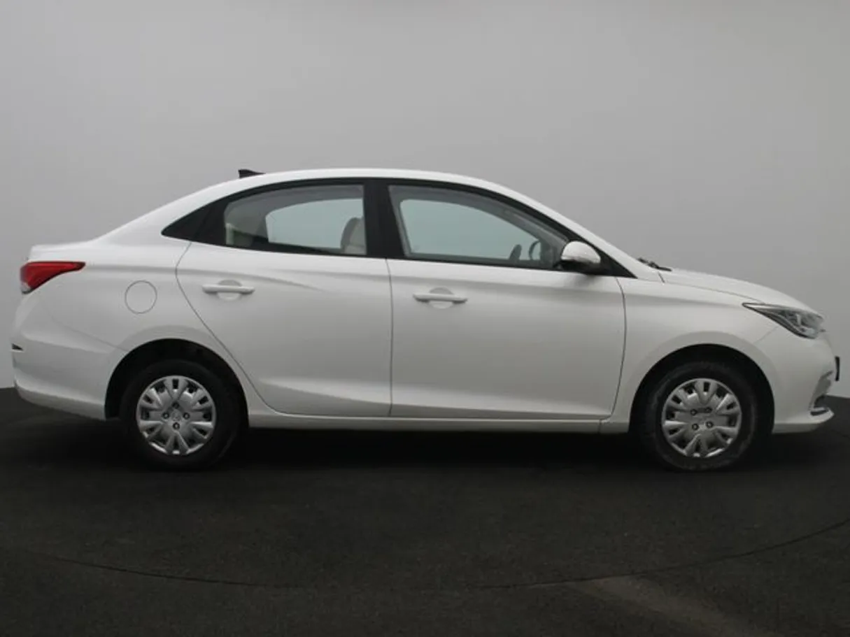 Car image 13