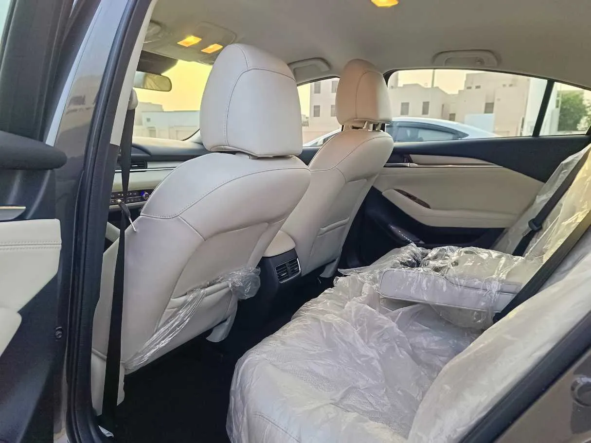 Car image 23