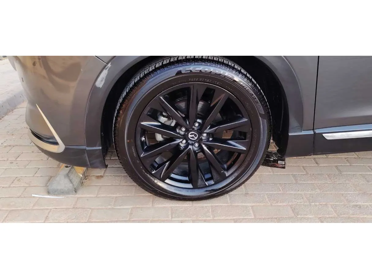 Car image 10