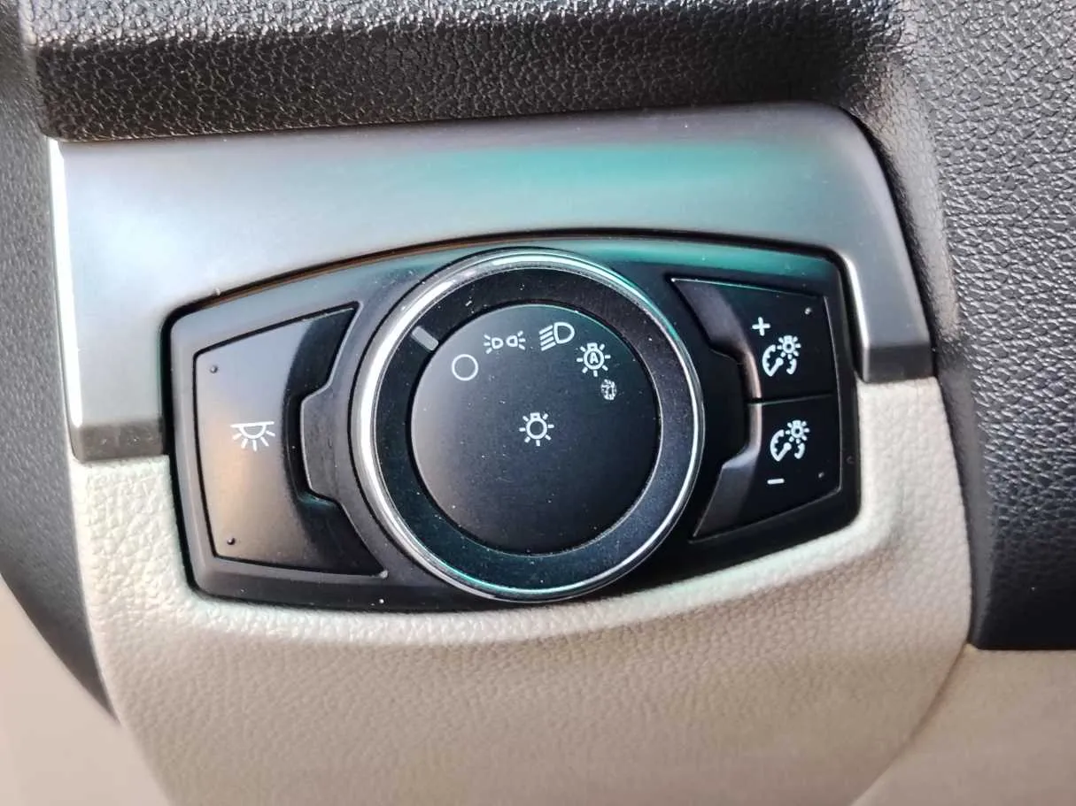 Car image 25