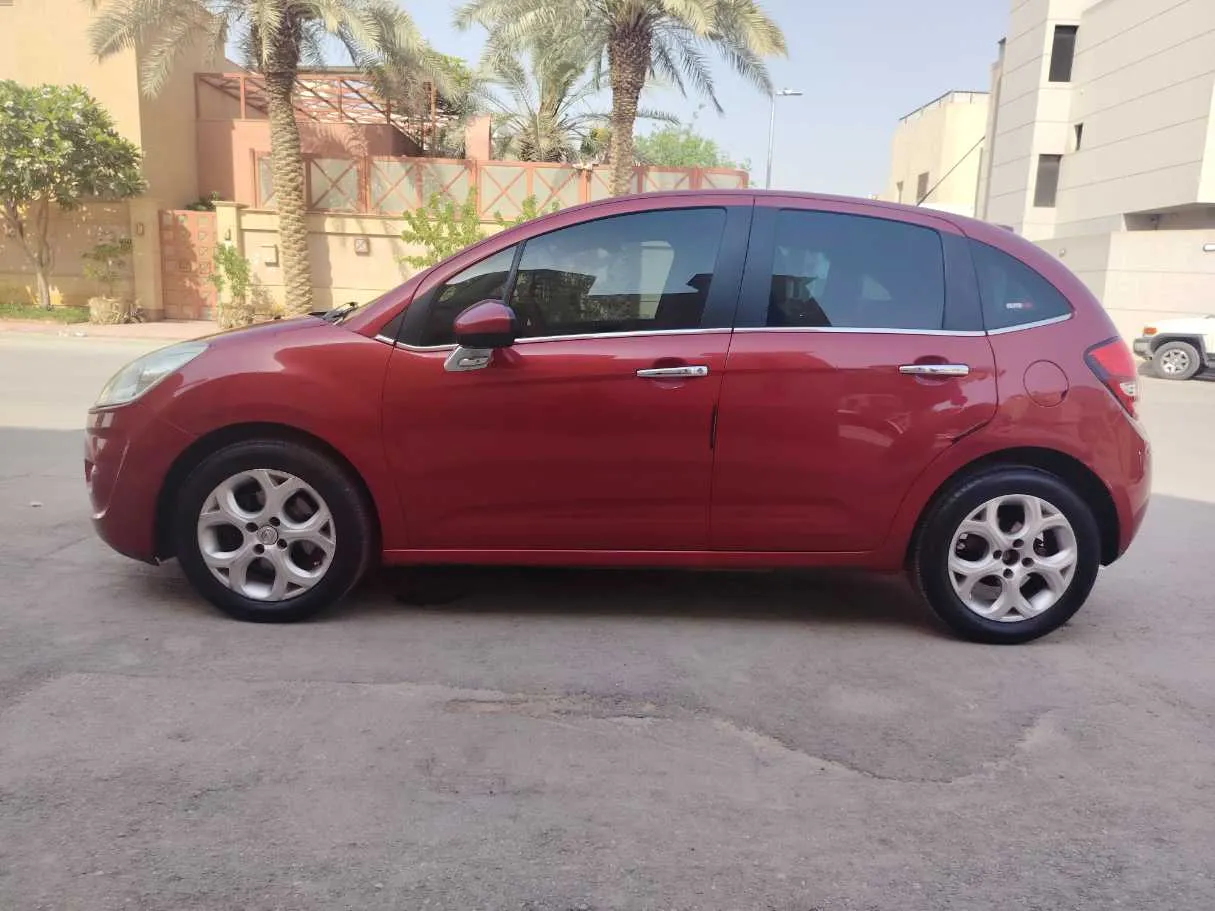 Car image 8