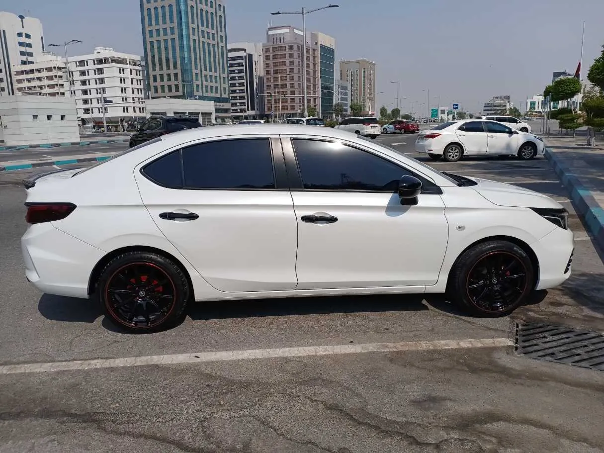 Car image 8