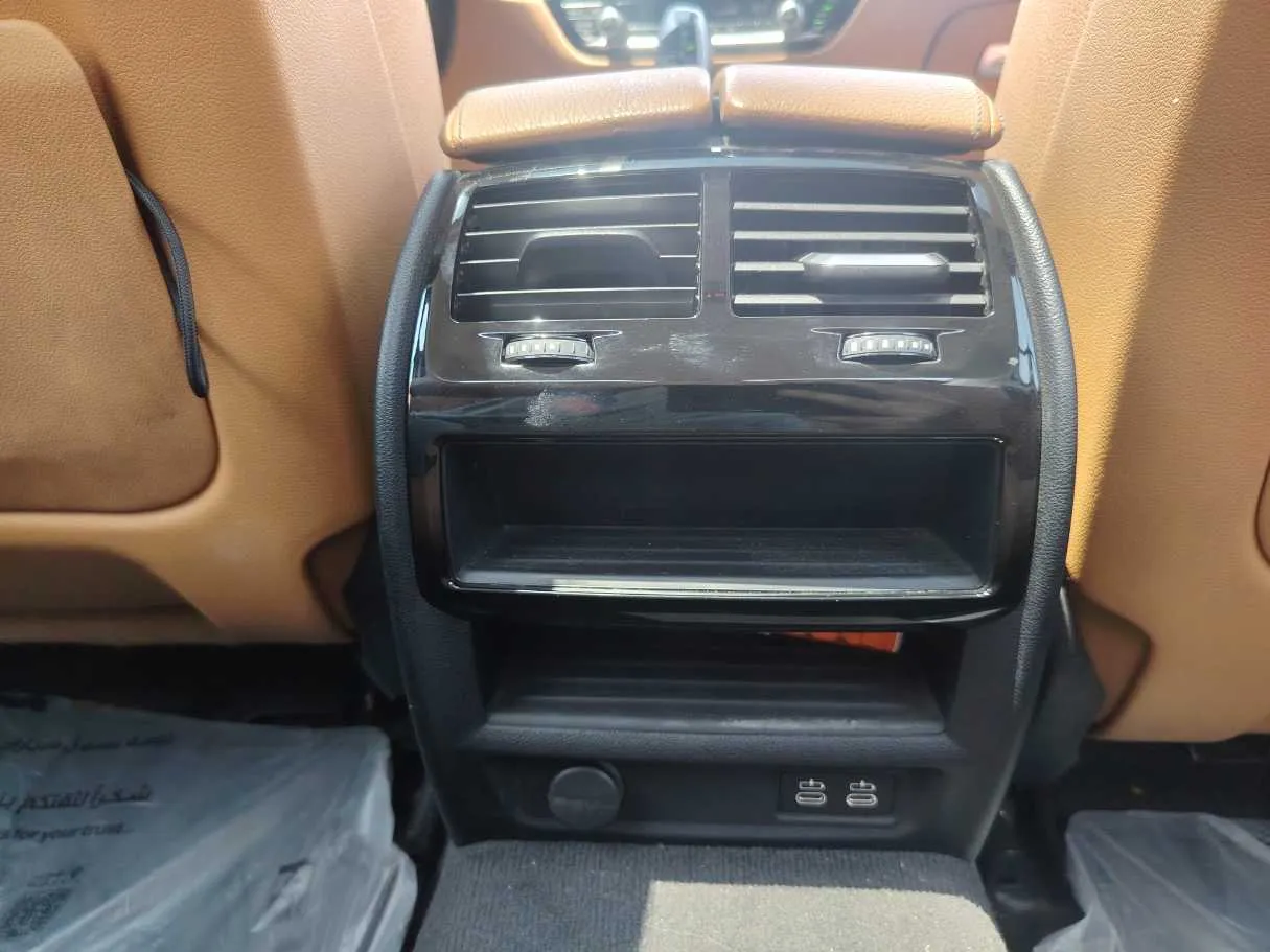 Car image 30