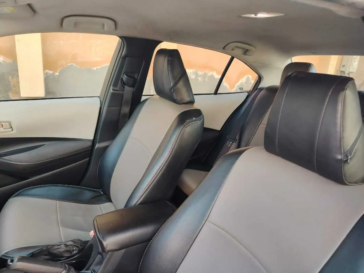 Car image 14