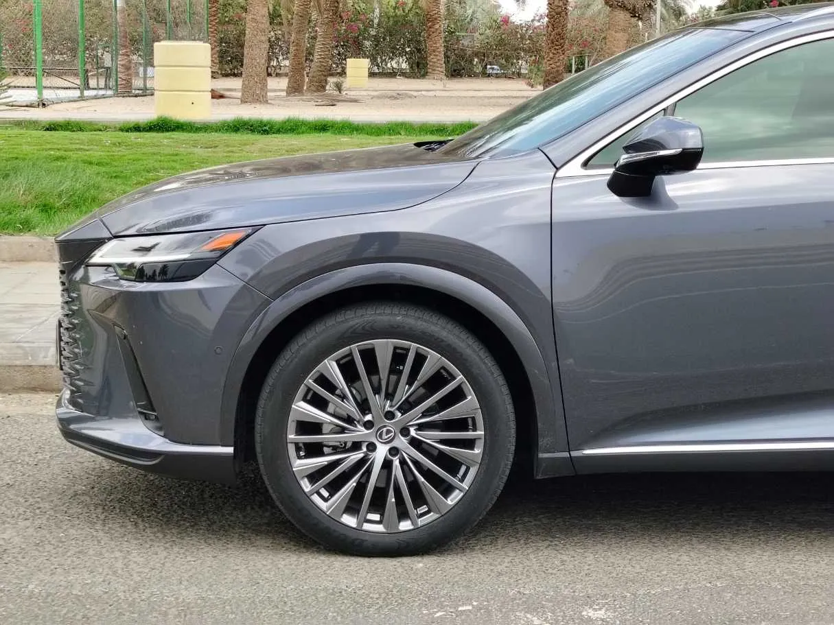 Car image 9
