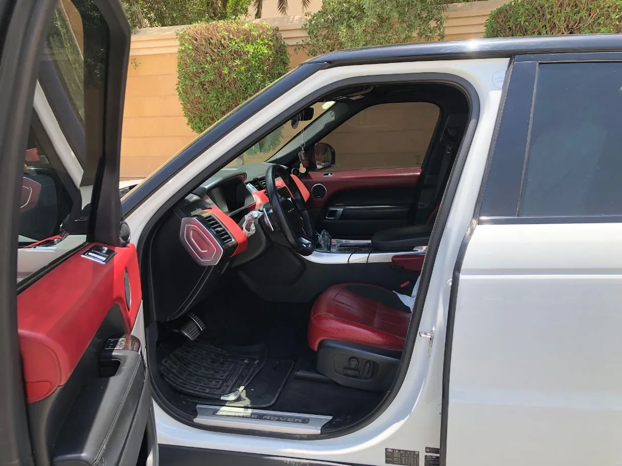 Car image 11