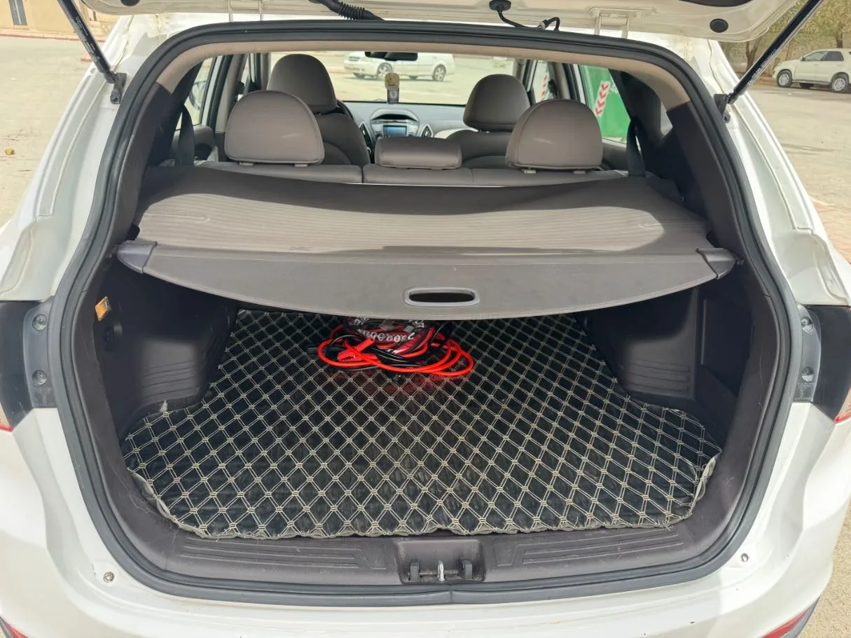 Car image 18