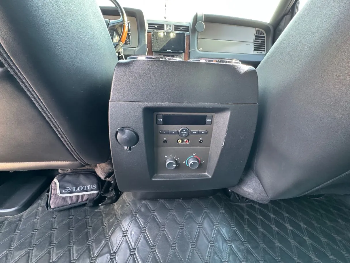 Car image 24