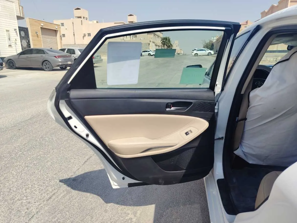 Car image 15