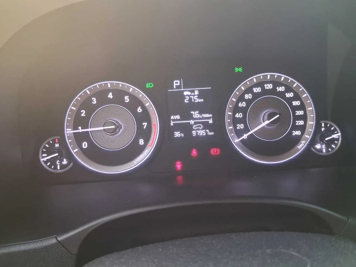 Car image 17
