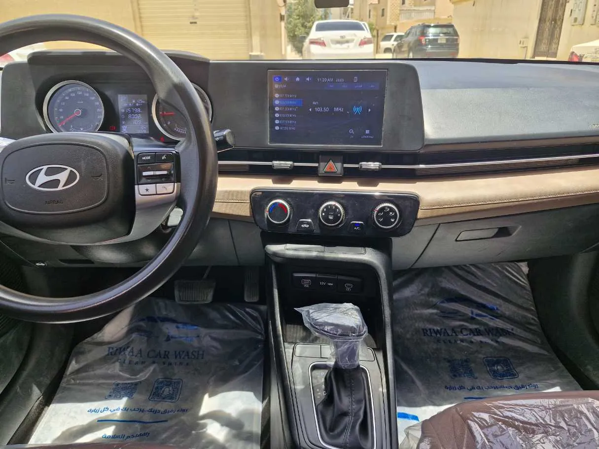 Car image 18