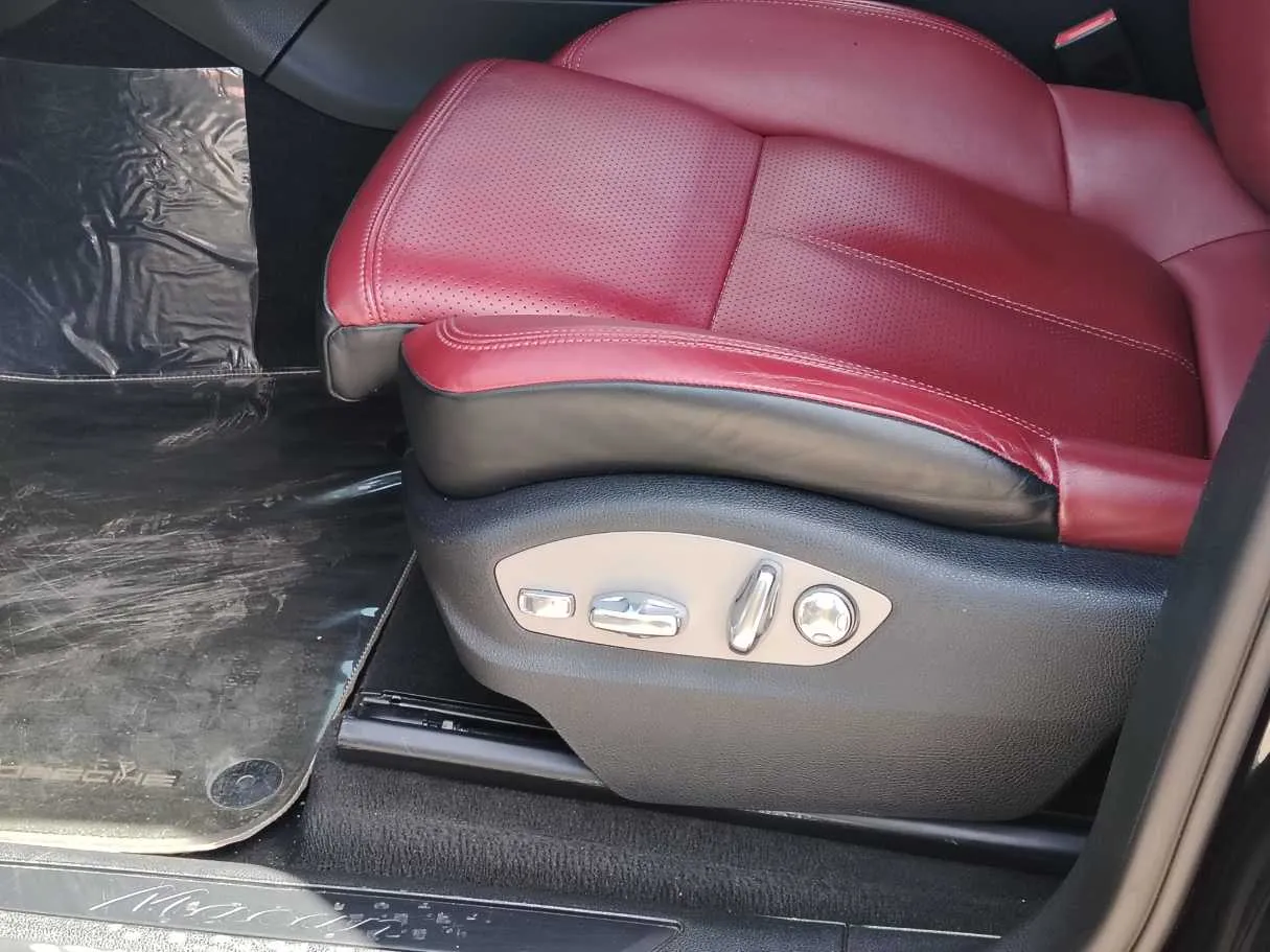 Car image 32