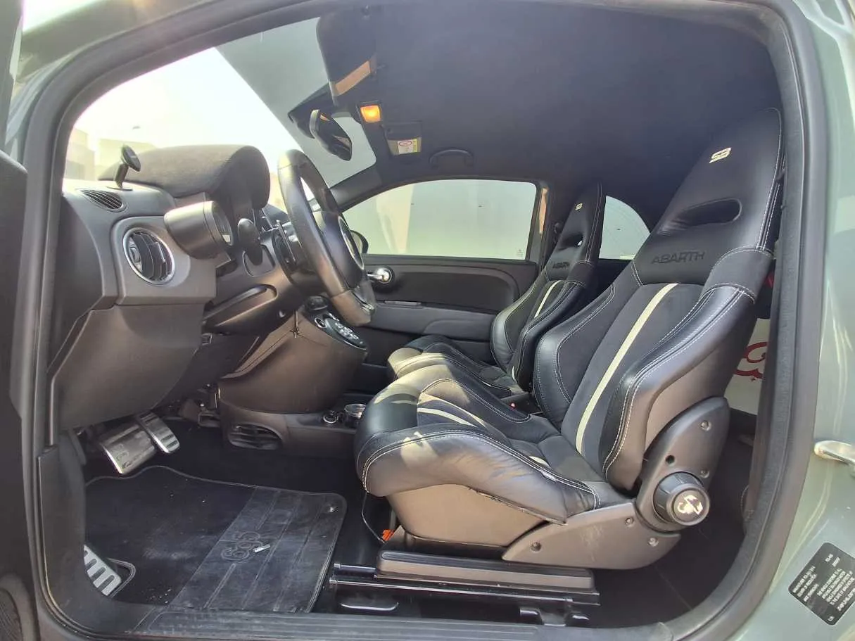 Car image 12