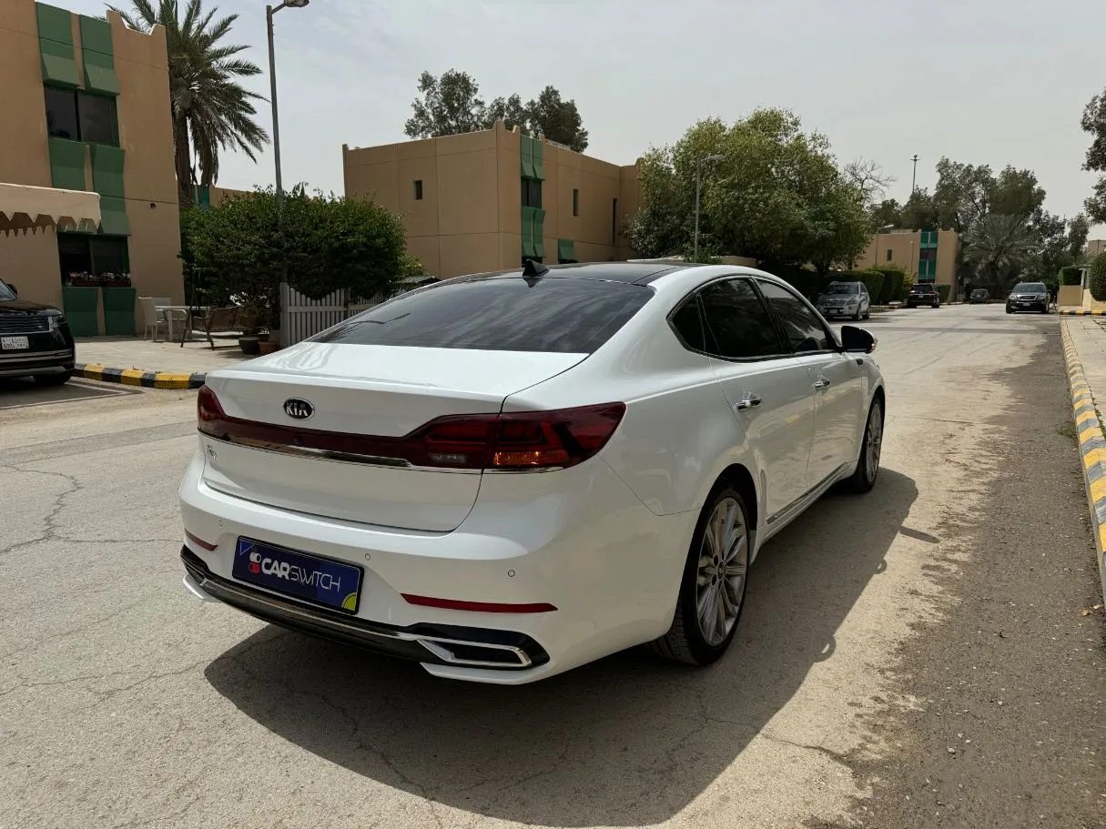 Car image 5