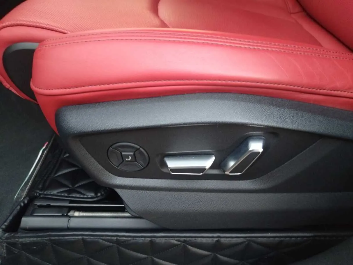 Car image 36