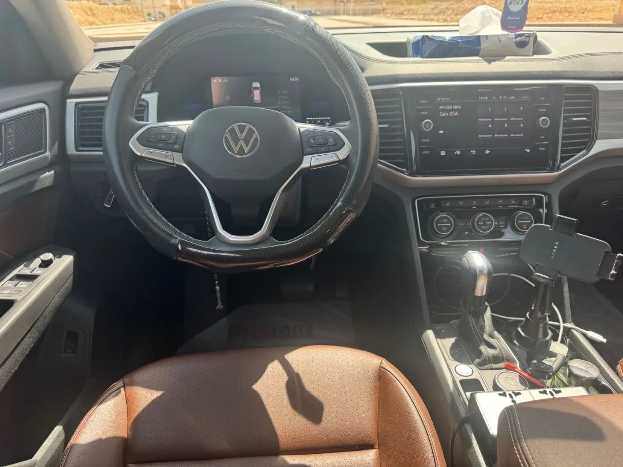 Car image 17
