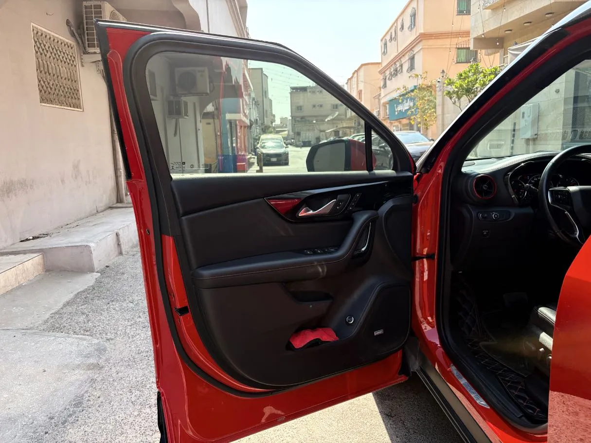 Car image 10
