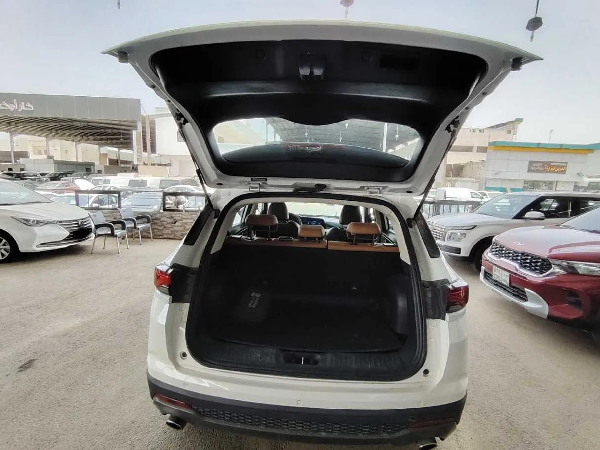 Car image 28