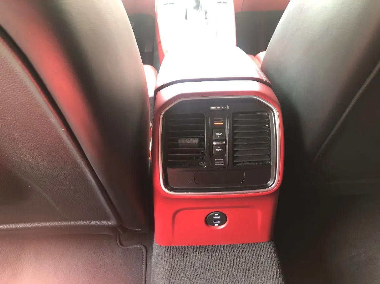 Car image 32