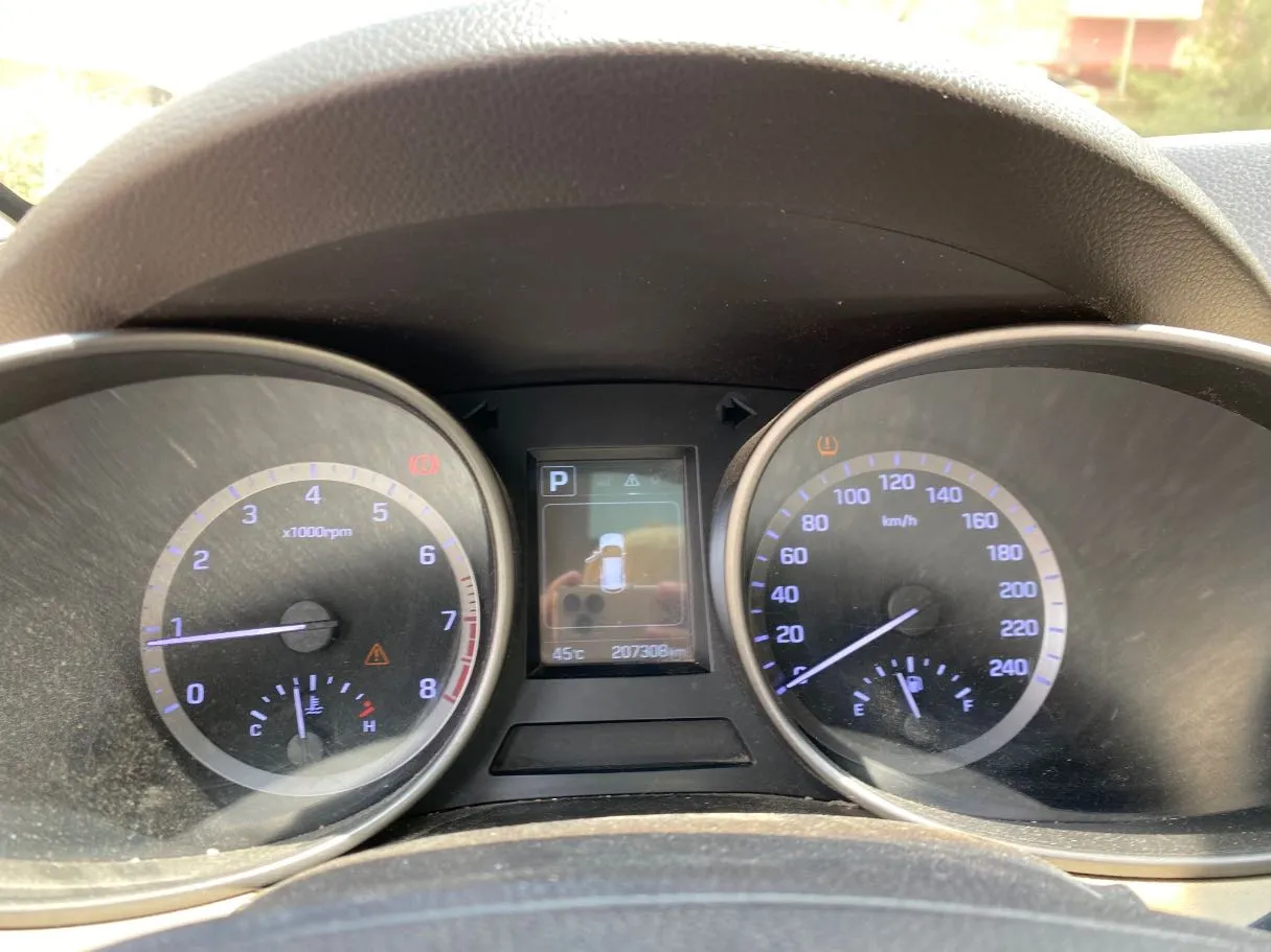 Car image 19