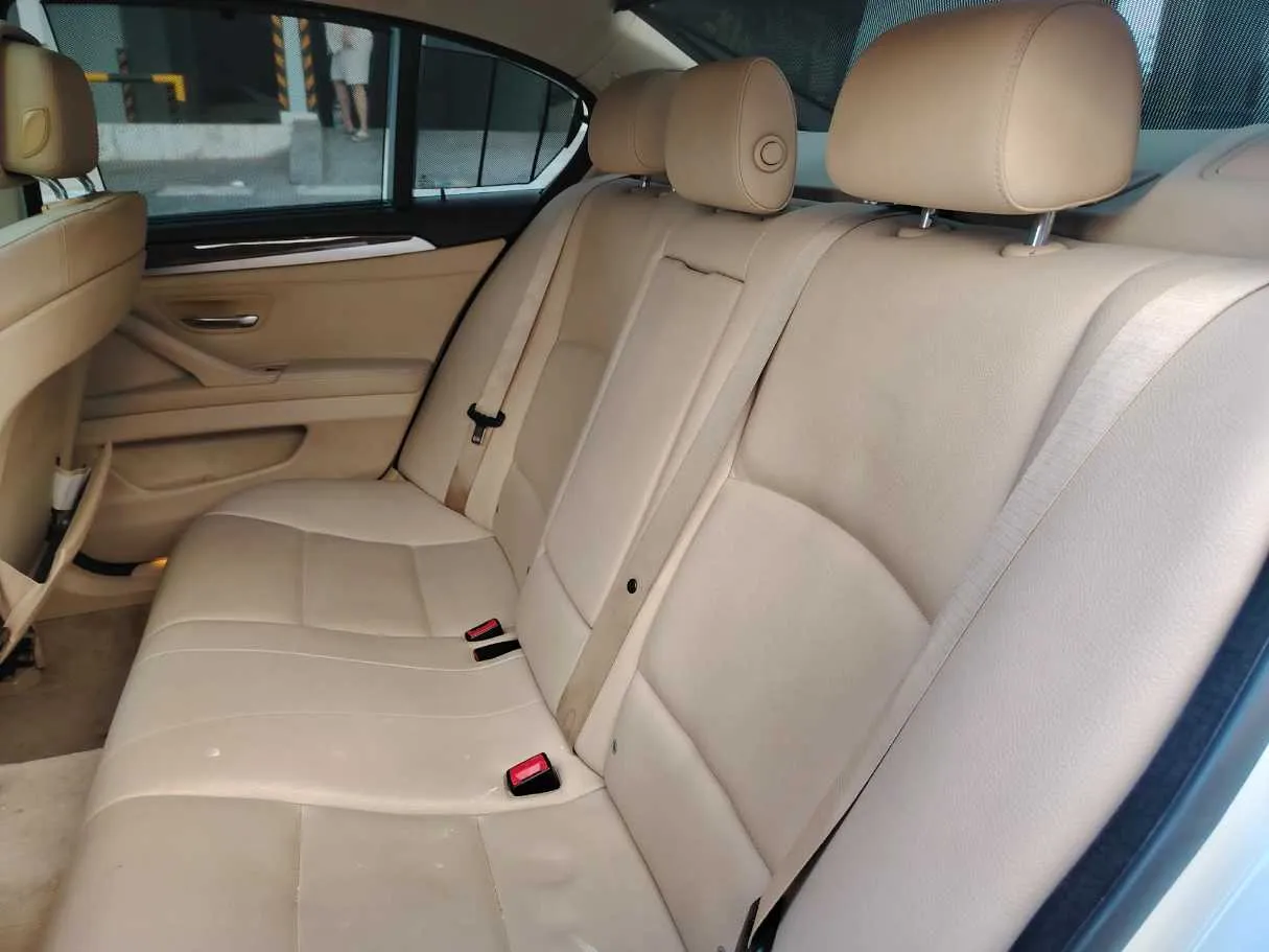 Car image 18
