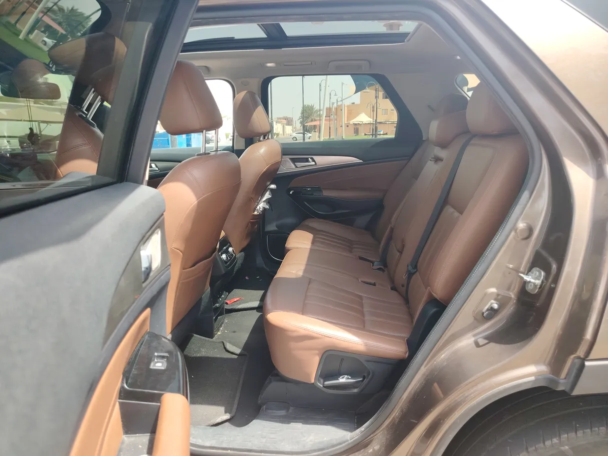 Car image 15