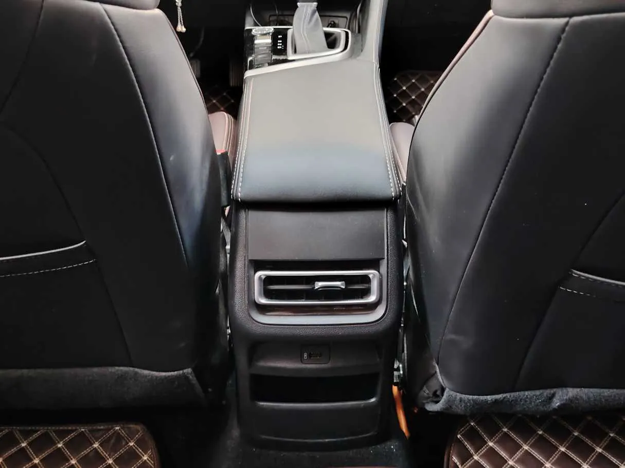 Car image 27