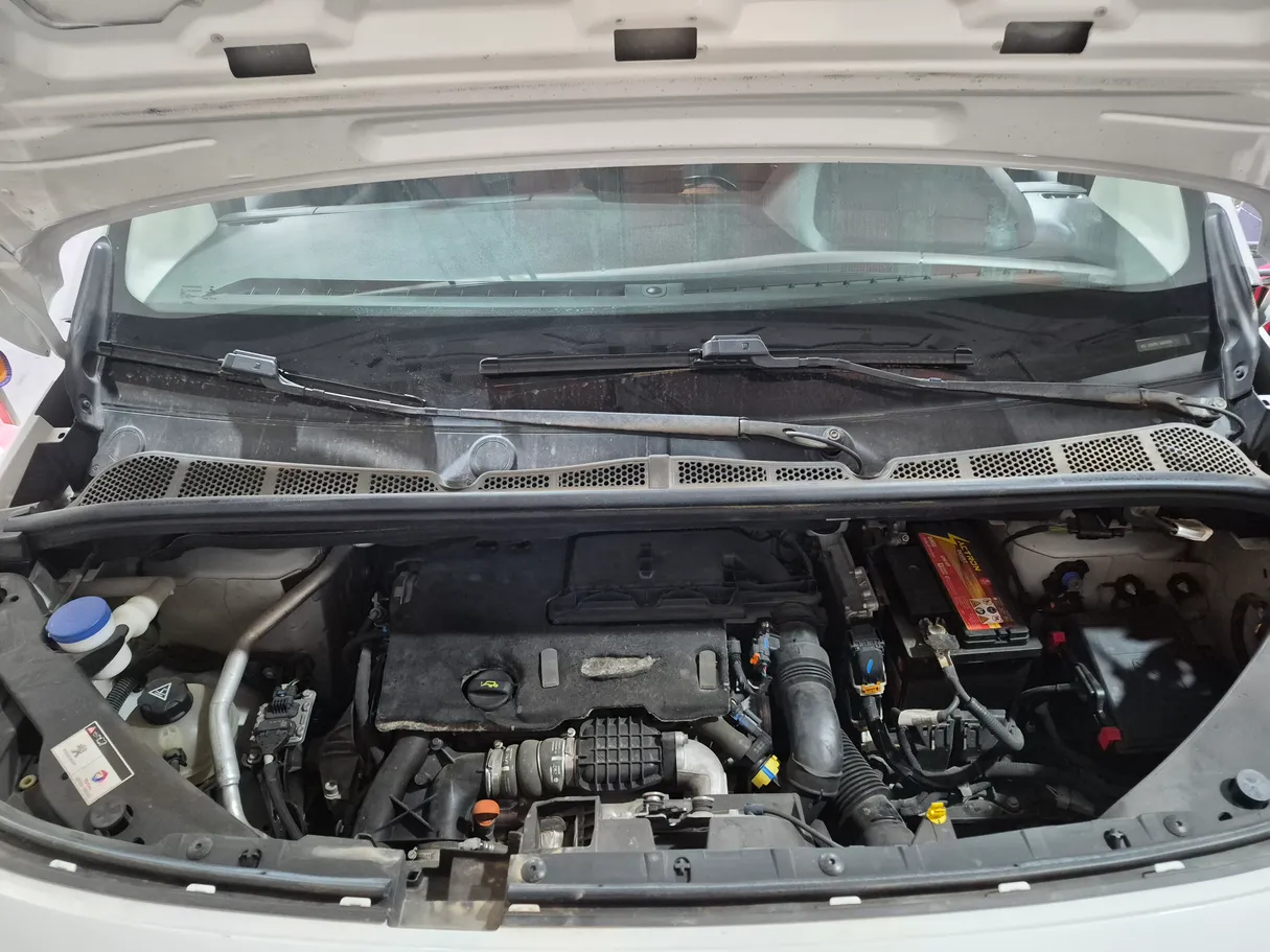 Car image 10
