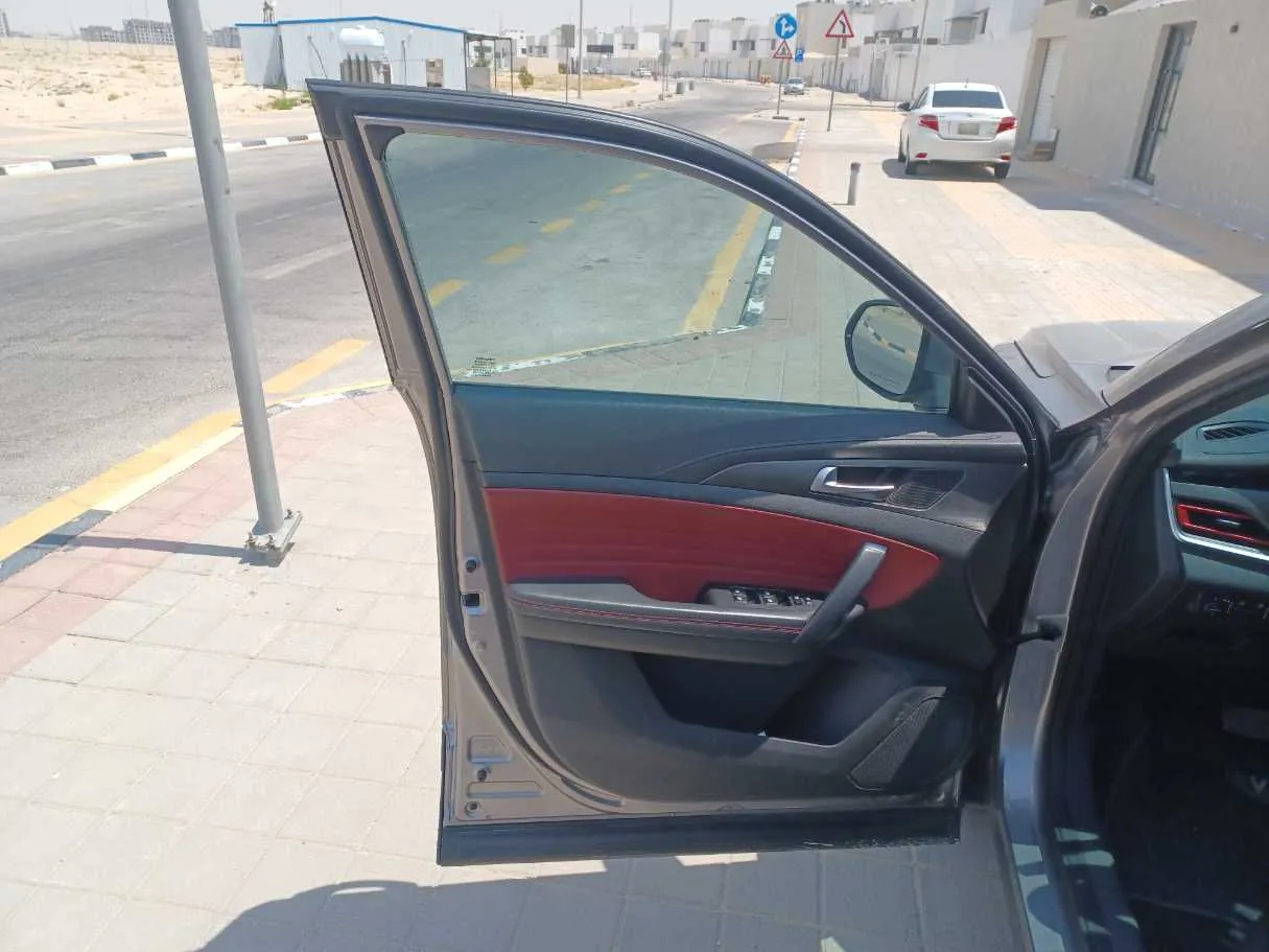 Car image 10