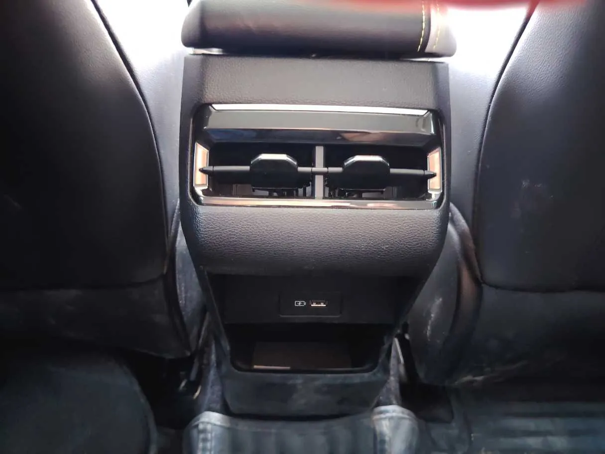 Car image 27