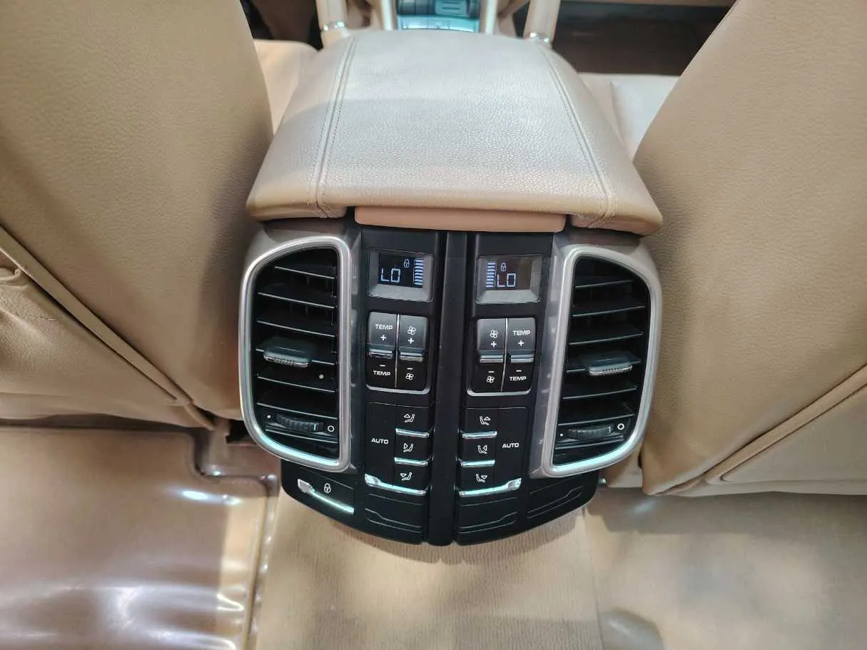 Car image 43