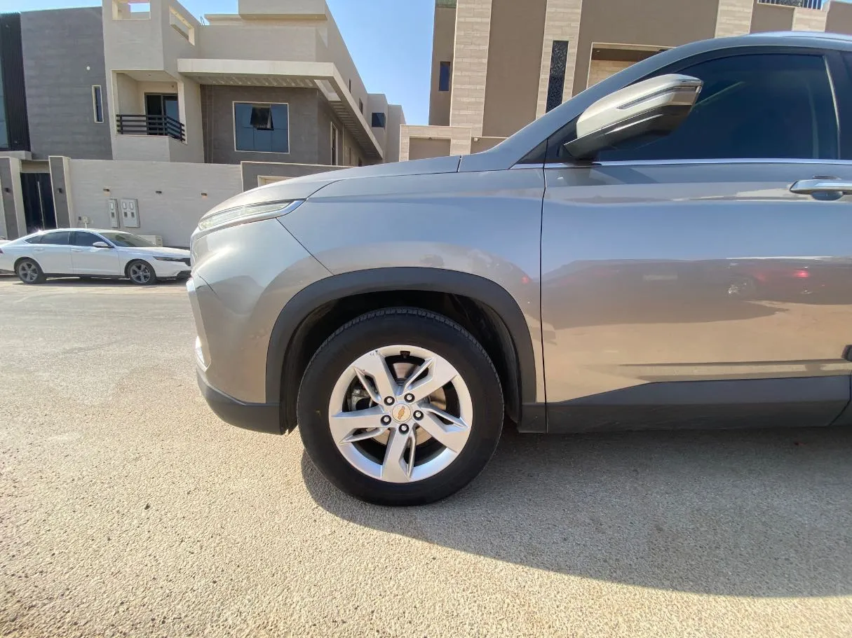 Car image 9