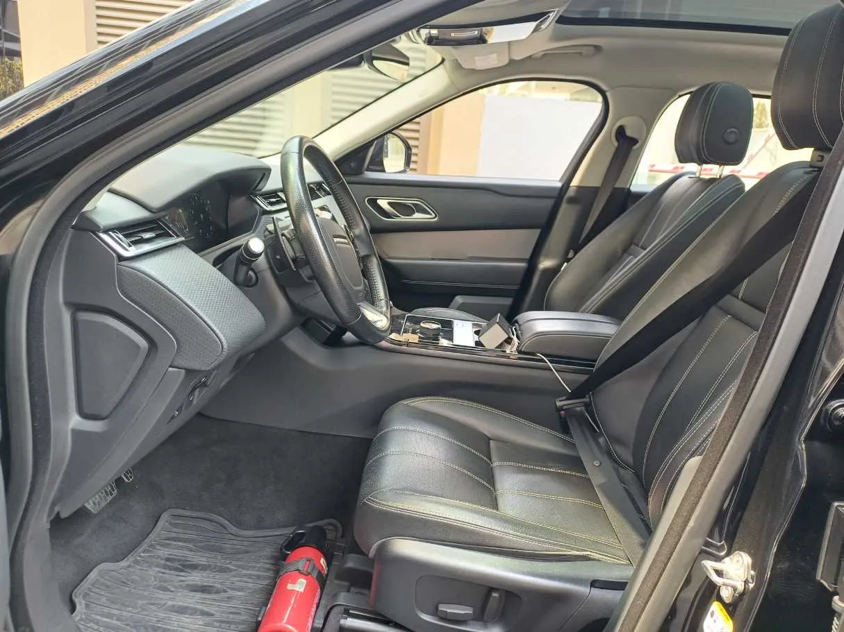 Car image 12