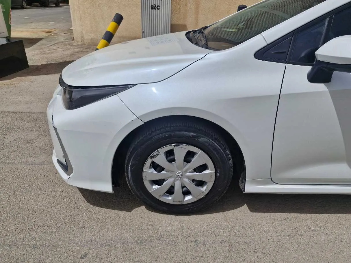 Car image 9