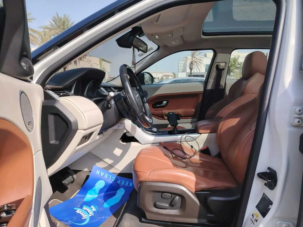 Car image 15