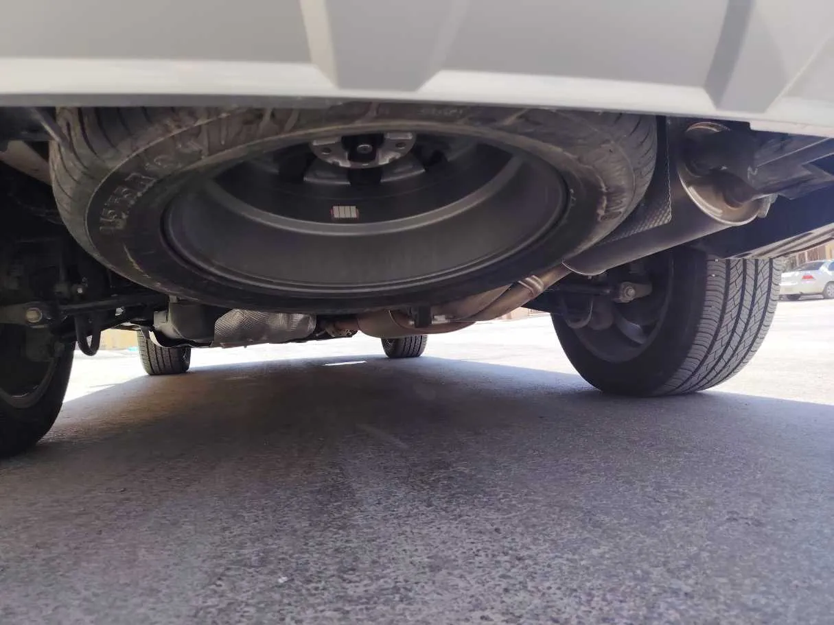 Car image 30
