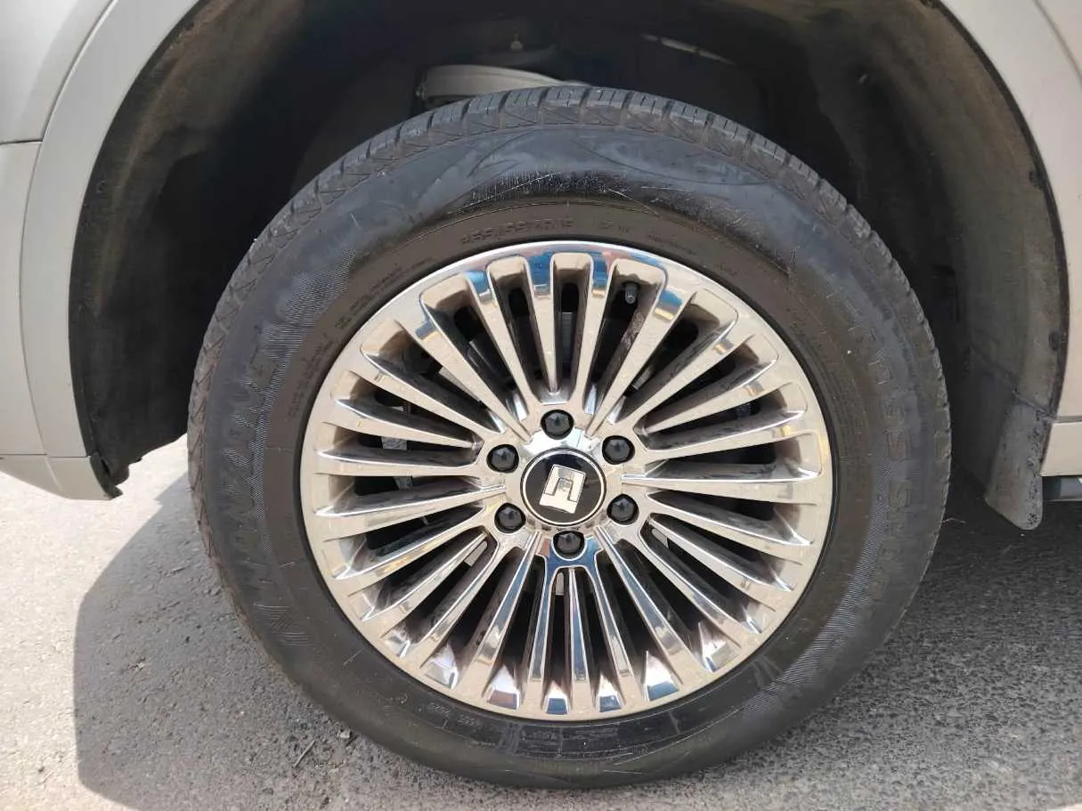 Car image 10