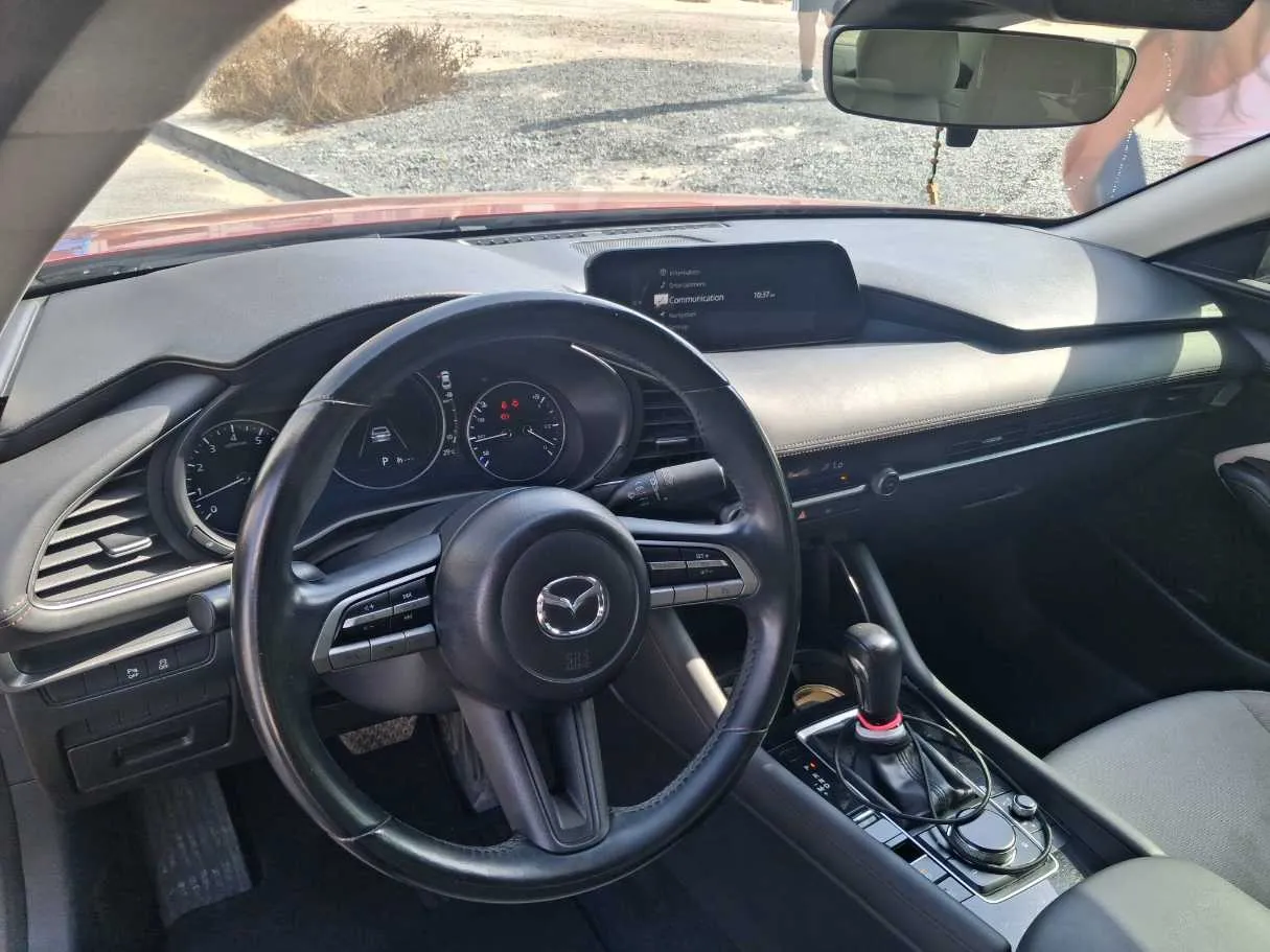 Car image 11