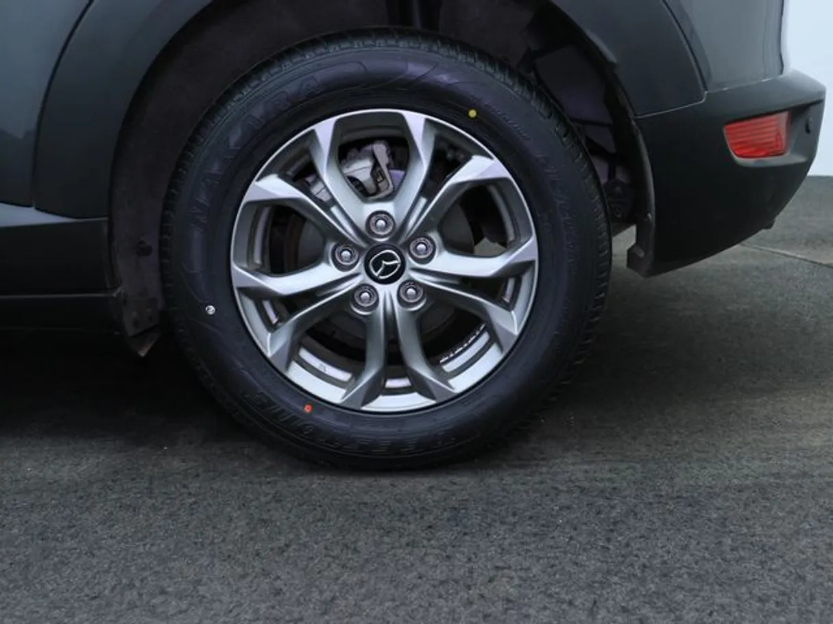 Car image 7