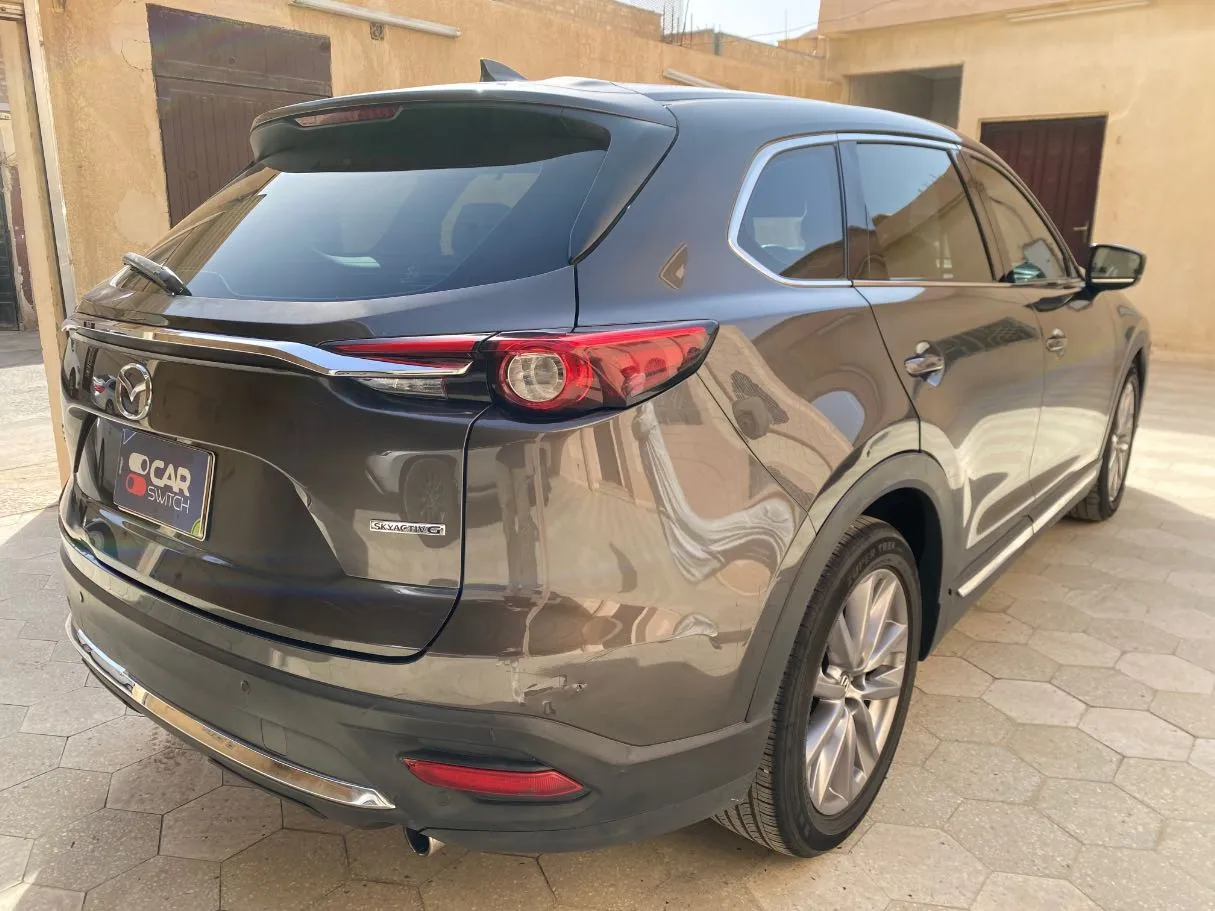 Car image 5