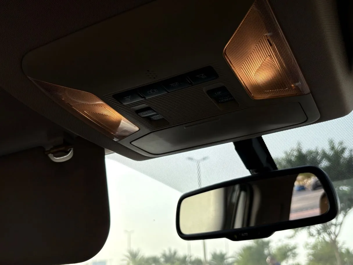 Car image 29