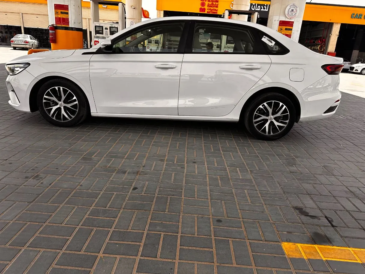 Car image 8